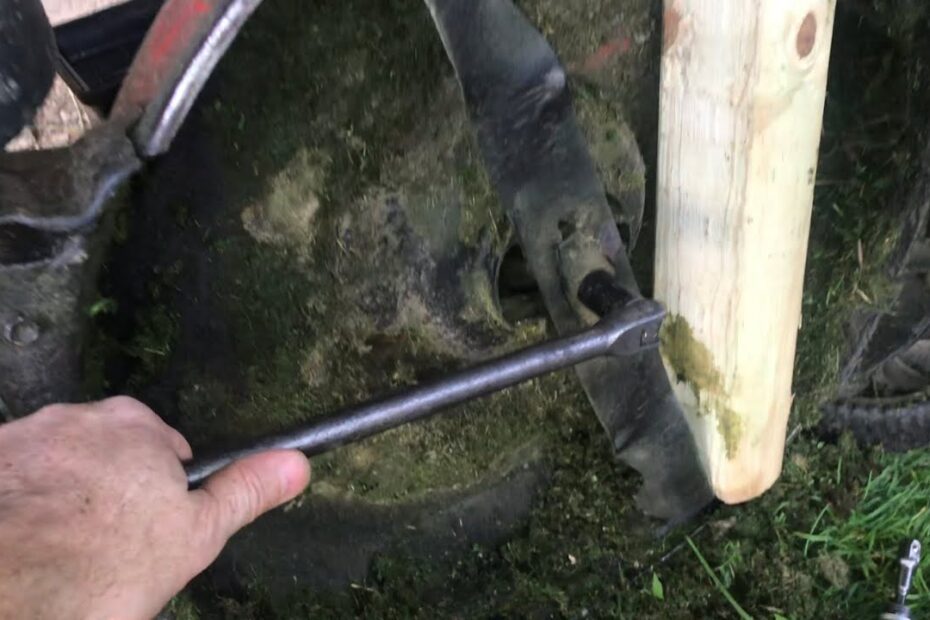 Are Lawnmower Blades Reverse Threaded