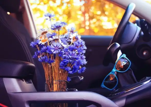 can you leave flowers in a hot car