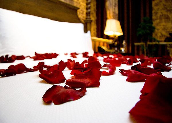 does rose petals stain