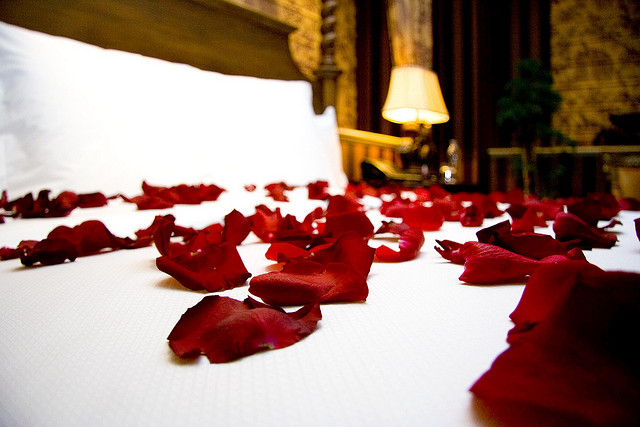 does rose petals stain