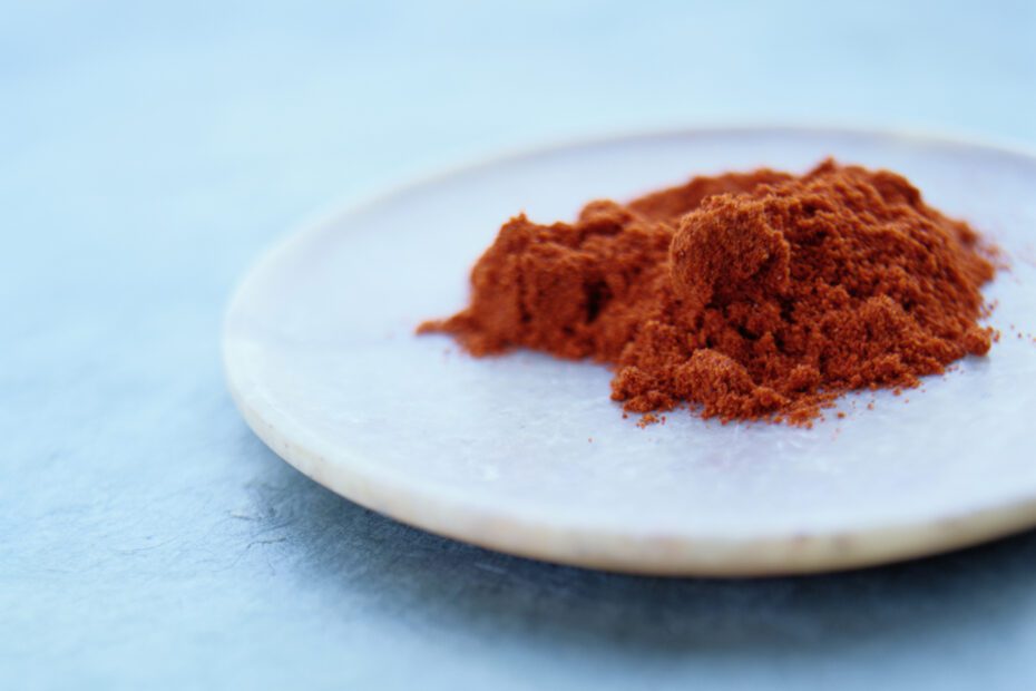 How to Apply Cayenne Pepper to Lawn