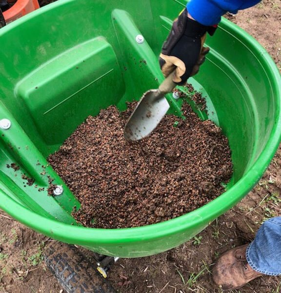 How to Dry Out Wet Fertilizer