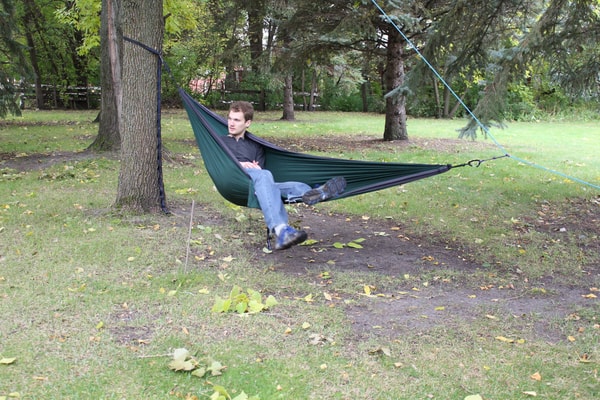 How to Hang a Hammock with One Tree