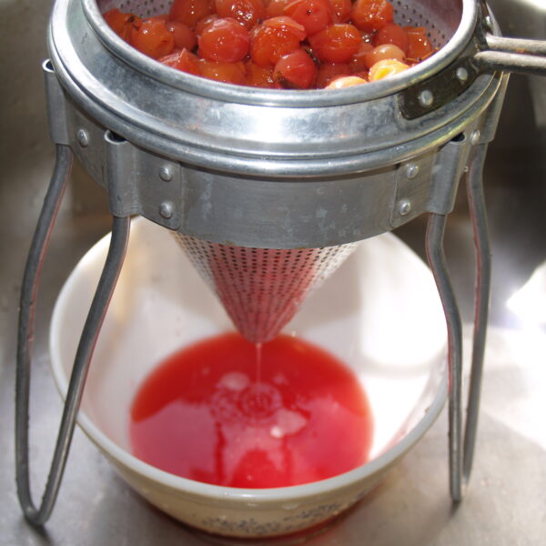 How to Strain Blackberry Seeds Without a Strainer
