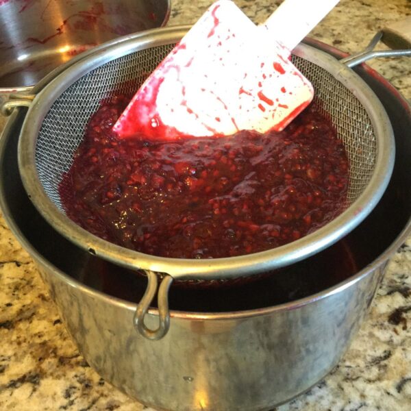 How to Strain Blackberry Seeds Without a Strainer
