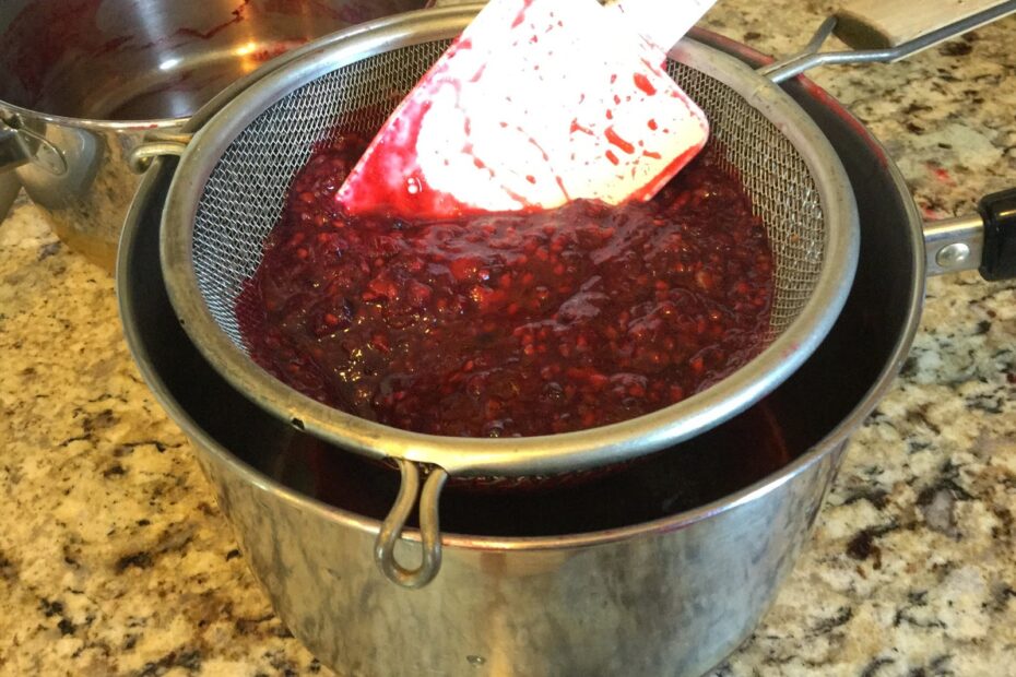 How to Strain Blackberry Seeds Without a Strainer